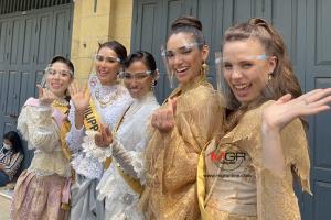 เก็บตัววันแรก มิสแกรนด์อินเตอร์ฯ ใส่ชุดไทย เยี่ยมชมวัดพระแก้ว สาวงามตกหลุมรักเมืองไทย