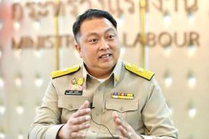 “สุชาติ” ปัดจับมือสามมิตร ตั้งกลุ่ม “4 ว.” บอกทุกคนในพรรค พปชร.เป็นพี่น้องกันหมด