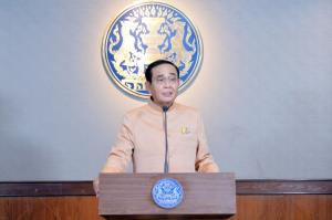 “ประยุทธ์” ปัดตอบ “พี่ป้อม” แจกขันมหาสงกรานต์ โยนเป็นเรื่องของการเมือง