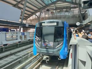 รถไฟฟ้า MRT แจ้งแม่บ้านสถานีท่าพระ ติดโควิด เร่งทำความสะอาดพื้นที่