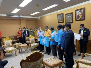 “ชวน” มอบหน้ากาก จชต. แนะสวมตลอดรอวัคซีน สั่งประสานฉีด ส.ส.ตจว.เตรียมประชุมสภา