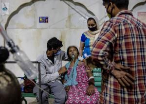 พุ่งไม่หยุด! ‘อินเดีย’ ติดเชื้อวันเดียว 3.86 แสน-ตายเกือบ 3.5 พัน ปิดศูนย์ฉีดวัคซีนมุมไบ