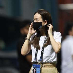 “มาดามแป้ง” ส่ง “กล่องน้ำใจ” ถึงชาวคลองเตย กักตัวเกินร้อย