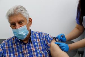 อังกฤษเตรียมฉีดวัคซีน ‘เข็มที่ 3’ ให้ประชากรอายุเกิน 50 ปี-สกัดโควิดระบาดซ้ำช่วง ‘คริสต์มาส’