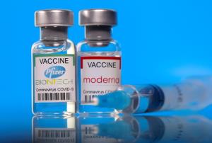 อังกฤษเตรียมฉีดวัคซีน ‘เข็มที่ 3’ ให้ประชากรอายุเกิน 50 ปี-สกัดโควิดระบาดซ้ำช่วง ‘คริสต์มาส’