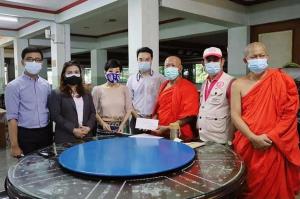 มูลนิธิชิน โสภณพนิช มอบเงินห้าแสนบาทให้ศูนย์พักคอยวัดสะพาน คลองเตย ผ่าน ศปฉ.ปชป. ช่วยผู้ป่วยโควิด-19 รอส่งต่อ
