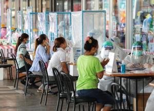 ยังพุ่งสูงหลักร้อย! นนทบุรีป่วยโควิด-19 เพิ่ม 114 ราย ยังคงติดทุกอำเภอ เผย 13 พื้นเสี่ยงสำคัญ