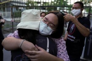 “รุ้ง ปนัสยา” โพสต์เดือดหลังพ่อแม่ติดโควิด-19 จี้ “กรมราชทัณฑ์” แจงสังคม ถามยังมีอะไรปิดบังอีกไหม