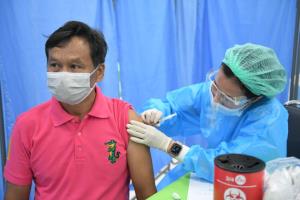 กรมอนามัย ระดมทุกศูนย์อนามัยจัดพื้นที่สนับสนุนให้บริการฉีดวัคซีน ตั้งเป้าฉีดศูนย์ละ 500 คนต่อวัน