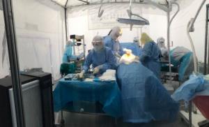 “หมอเหรียญทอง” โพสต์ ผ่าตัดทำคลอดหญิงชาวจีนรายแรกที่ รพ.สนามพลังแผ่นดิน ปลอดภัยทั้งแม่และลูก