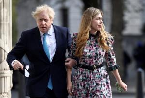 สื่อตีข่าวนายกฯ UK แอบแต่งเงียบคู่หมั้นสาว ท่ามกลางข้อจำกัดสกัดโควิด-19