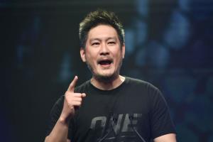 "ชาตรี ศิษย์ยอดธง" ประกาศกร้าว พร้อมพา "ONE" ท้าชน "UFC"