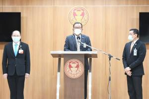 ภท.-สธ.โต้ “เดียร์” ทันควันยันวางแผนงบแก้โควิด ปล่อยตามขั้นตอนลูกพรรคโดนเสียบบัตรแทน