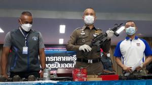 ผงะ! พบปืนตราโล่ 18 กระบอก จำนำแก๊งค้าปืนเถื่อนออนไลน์