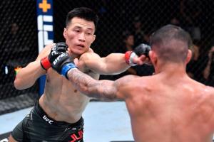 ซอมบี้เกาหลีไล่ทุบชนะคะแนน อิเก ศึก UFC FIGHT NIGHT