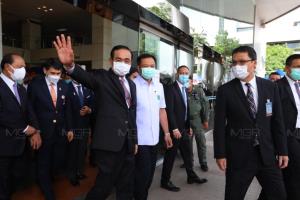 “ประยุทธ์” ยังกั๊กล็อกดาวน์ กทม.ขอคุย ศบค.ก่อน ยันต้องฟัง ปชช.ถามเจ็บแล้วจบไหม