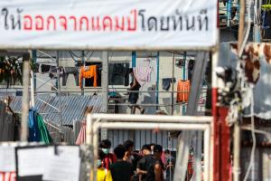 จนท.สนธิกำลังตรวจ 575 แคมป์คนงาน กองทัพไทยเร่งฉีดวัคซีนกำลังพล ให้กำลังใจ จนท.