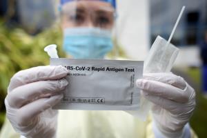 อย.เตือนชุดตรวจโควิด-19 “Antigen Test Kit” ห้ามขายออนไลน์ ต้องซื้อผ่านสถานพยาบาลเท่านั้น