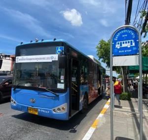 ขสมก.เดินรถเองสาย 8 เคหะร่มเกล้า-สะพานพุทธ แต่รถธรรมดาในตำนานยังวิ่งเหมือนเดิม