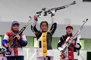 ทองแรกออกแล้ว “แม่นปืนสาวจีน” ลั่นกระสุนปืน 10 เมตร ซิวแชมป์โอลิมปิก