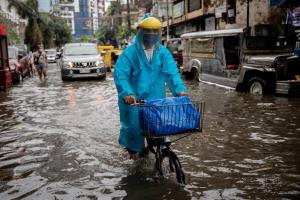 ฝนถล่มอ่วม! ปินส์สั่งอพยพคน 1.4 หมื่นใน ‘มะนิลา’ หนีน้ำท่วม