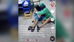 นาทีบีบหัวใจ! คลิปพยาบาลนั่งกอดปลอบใจหลังติดโควิดยกทีม พร้อมระบุ “ได้พักเสียที” (ชมคลิป)
