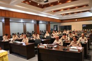 มท.แจง “สภาท้องถิ่น” ยังประชุมได้! ไม่ขัด พ.ร.ก.ฉุกเฉิน “ห้าม” พื้นที่ควบคุมสูงสุด-เข้มงวด รวมกลุ่มเกินห้าคน