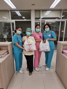 บ้านชานไม้มอบอาหารให้ รพ.ราชวิถีสู้ภัยโควิด-19