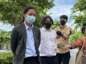 ศาลแพ่งยกคำร้อง ไม่ห้ามตำรวจใช้กระสุนยาง ตามคำขอคุ้มครองชั่วคราวของ 2 นักข่าวม็อบ
