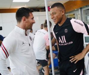 (คลิป) "เมสซี" ซ้อมมื้อแรกกับ PSG ทักทาย "เอ็มบัปเป้" ดาวยิงร่วมทีม