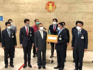 พรรคร่วมฝ่ายค้านยื่นซักฟอก "ประยุทธ์" พร้อม 5 รมต. เหตุแก้โควิดล้มเหลวทำคนเจ็บคนตายพุ่ง