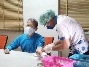 ผู้ว่าฯ ปูโพสต์เฟซบุ๊กขอพิสูจน์ เจาะภูมิโชว์ประสิทธิภาพวัคซีนสูตรไขว้