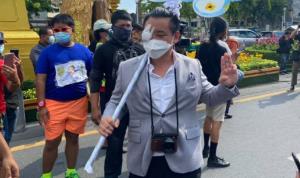 “รศ.หริรักษ์” เผย “ลูกนัท” กำลังได้รับผลกรรม หลังลบหลู่ ร.๙ เตือนจะเป็นบาปติดตัวตลอดไป