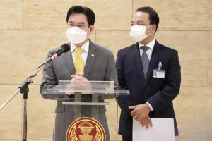 “จุรินทร์” มั่นใจ “ปชป.” ลงมติทางเดียวกัน แนะอยู่ด้วยกันก็ต้องไว้ใจกัน ยัน ปชป.ไม่มีปัญหาปรับ ครม.