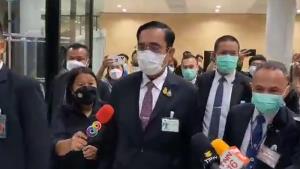 คลายล็อกวันแรก นายกฯ ขอ ปชช.ยังปฏิบัติมาตรการเคร่งครัด ย้ำระบบ สธ.รับมือโควิดได้