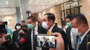 “บิ๊กตู่” บึ่งเข้ามูลนิธิป่ารอยต่อ คาดเคลียร์ใจก่อนโหวต ยันกระเป๋าใส่เอกสารปัดขนเงิน