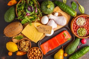 คีโตเจนิค...หลอกสมอง กินไขมันลดอ้วน(อย่างมีวินัย) / พลโทนายแพทย์ สมศักดิ์ เถกิงเกียรติ