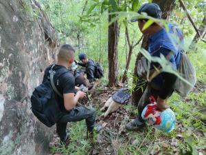 ระดมเจ้าหน้าที่ อ.ด่านซ้ายกว่า 120 นายค้นหาชายหลงป่าภูเปือย กว่า 32 ชั่วโมงยังไม่พบ