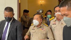 นายกฯ ลั่นกลางวงประชุม ใครบอกโกรธ “พี่ป้อม” ย้ำเรียนรู้งานจากพี่ มาด้วยกันต้องไปด้วยกัน