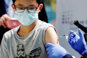 ฮ่องกงแนะเด็กอายุ 12-17 ปีฉีดวัคซีน ‘ไบโอเอ็นเทค’ แค่ 1 เข็ม ลดความเสี่ยง ‘หัวใจอักเสบ’