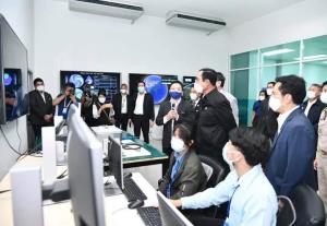 “บิ๊กตู่” ตรวจ Factory Sandbox ยึดหลักเศรษฐศาสตร์สาธารณสุข รับเห็นแววตาทุกคนมีความหวัง