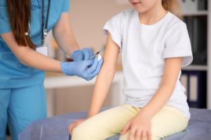 “หมอยง” ห่วงฉีดวัคซีนในเด็กเสี่ยงกล้ามเนื้อหัวใจอักเสบ แนะฉีดในผู้ใหญ่กันลามไปสู่เด็ก