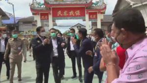 นายกฯ ลงพื้นที่พบชาวท่ายาง เพชรบุรี ย้ำทำงานเพื่อทุกคน อนาคตต้องดีกว่า ขอพรให้ชาติปลอดภัย