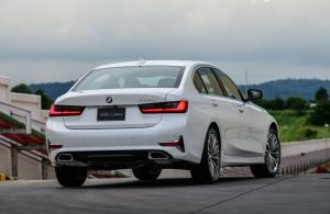 BMW เสริมทัพรุ่นฐานล้อยาว 320Li Luxury สนนราคา 2,469,000 บาท