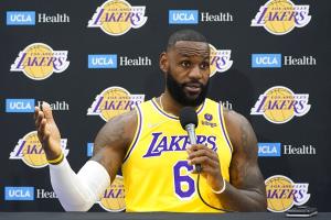 "เลอบรอน" ฉีดวัคซีนแล้ว!! ชี้เส้นทางสู่แชมป์ NBA เริ่มจากสุขภาพ