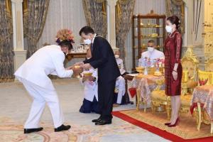 ในหลวง-พระราชินี พระราชทานพระบรมราชวโรกาสให้  ผู้บริหาร กสทช. เฝ้าฯทูลเกล้าฯถวายเงิน โดยเสด็จพระราชกุศลตามพระราชอัธยาศัย เนื่องในโอกาสวันเฉลิมพระชนมพรรษา