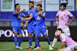 "ฉัตรชัย" โดนไล่ "บีจี" 10 ตัว หืดจับ เปิดบ้านเฉือน "ขอนแก่น" 2-1