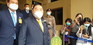 “บิ๊กป้อม” อ้อมแอ้ม! ไม่ขัดแย้ง “บิ๊กตู่” ยังรักกันดี โดนถามนายกฯ สมัครสมาชิก พปชร.หรือยัง