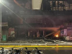 ไฟไหม้อาคารเฉิงจงเฉิง นครเกาสง มีผู้เสียชีวิตอย่างน้อย 46 ราย