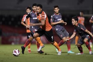 "พ๊อพพ์" โหม่งทดเจ็บ "เมืองทอง" 10 ตัว ทำช็อก บุกเฉือน "เชียงราย" 1-0